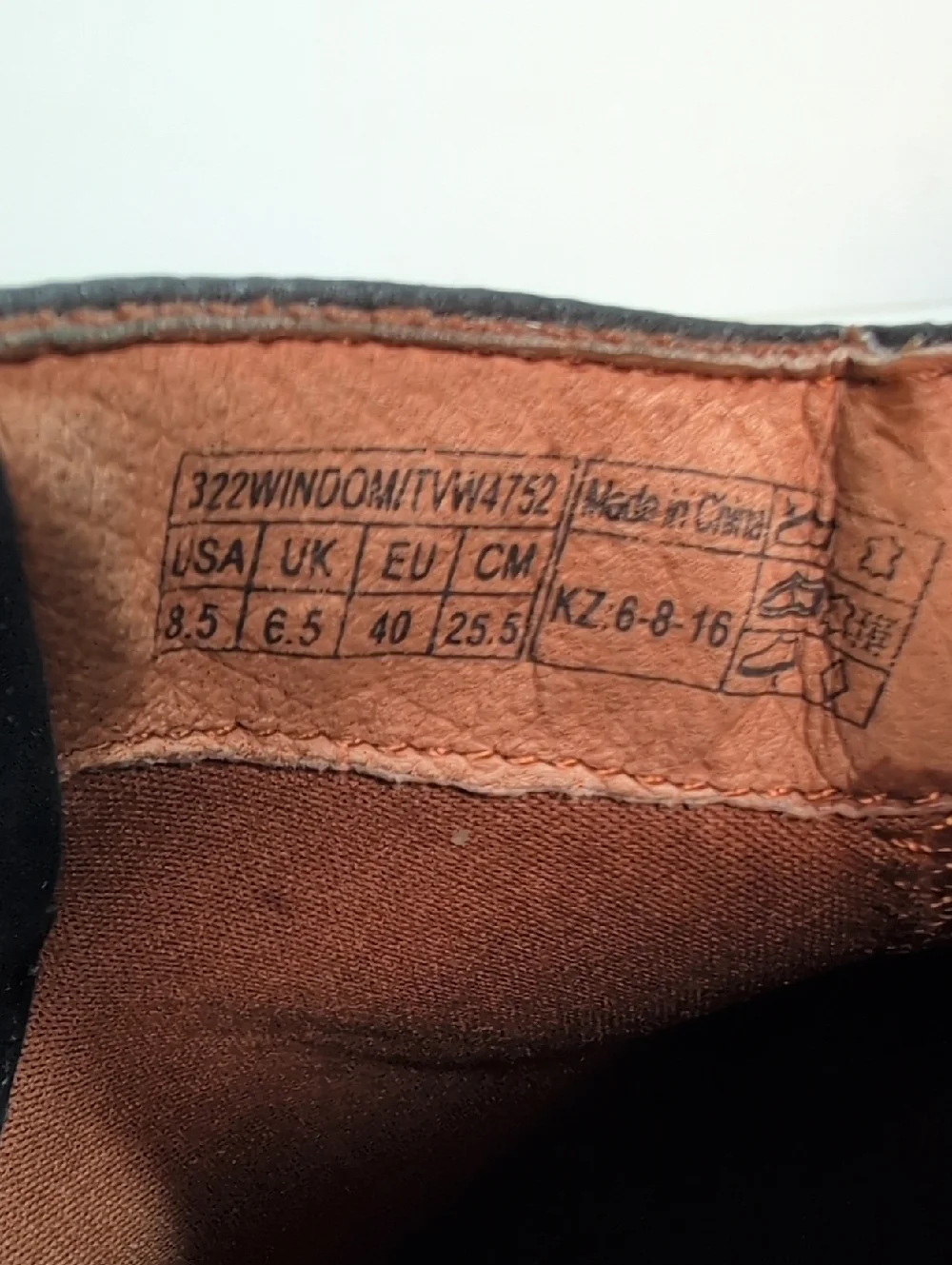 Vionic Upright Windom ankle boots western style booties. Womans size 8.5 EU 40